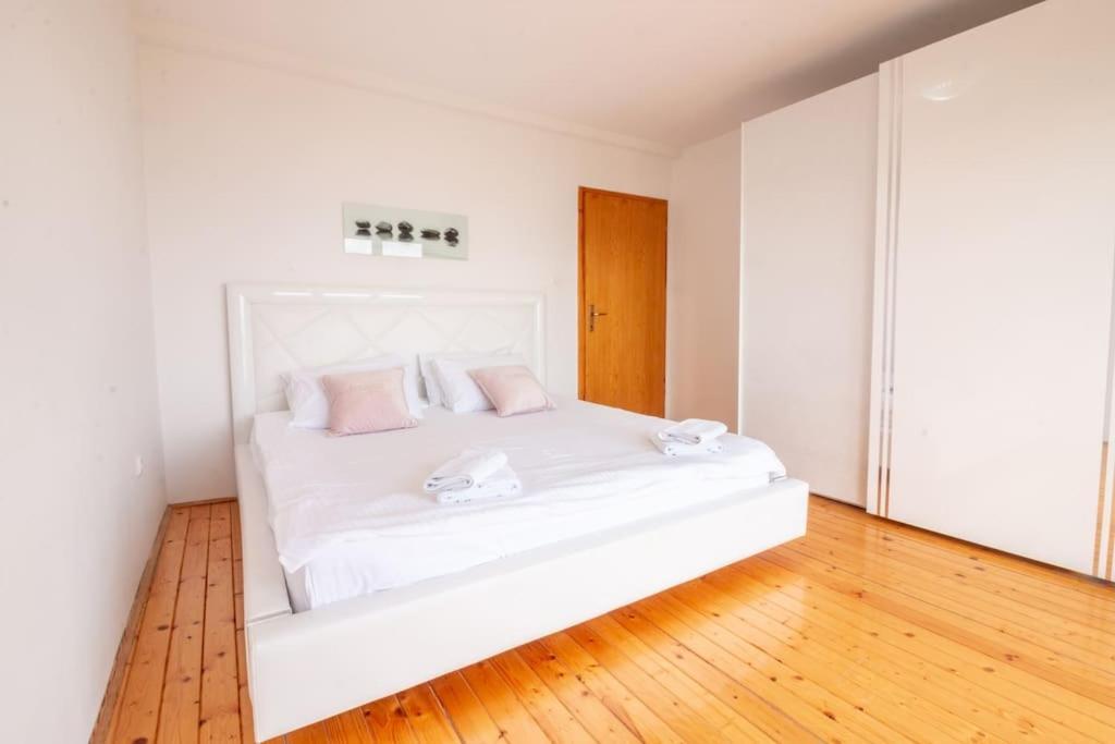 Casa Farmak - 4 Bedroom Lux With Infinity Pool & View Охрид